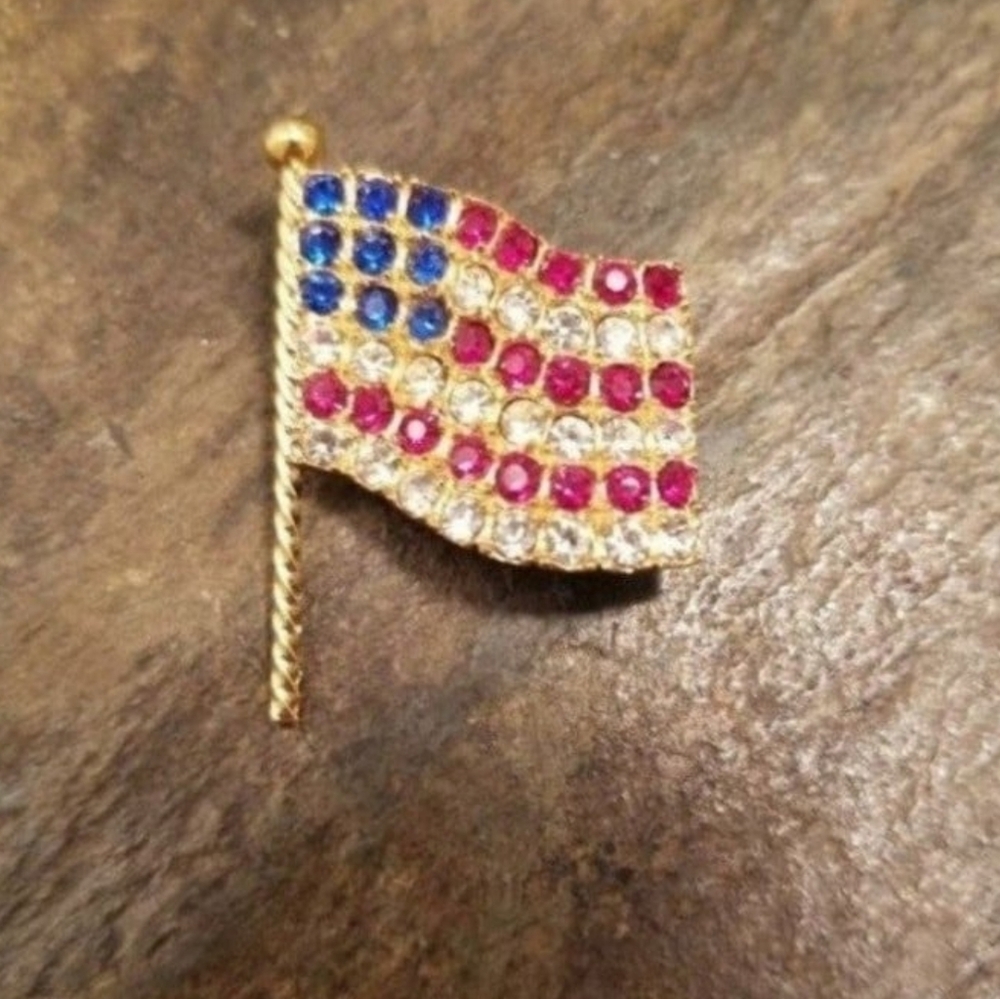 US FLAG GEMSTONE PIN